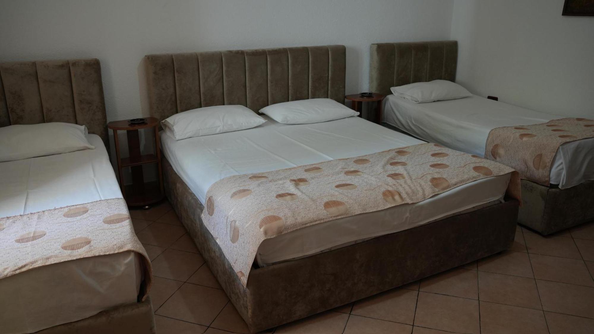 Alen Bar Hotel Tirana Exterior photo