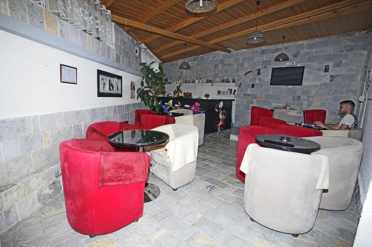Alen Bar Hotel Tirana Exterior photo